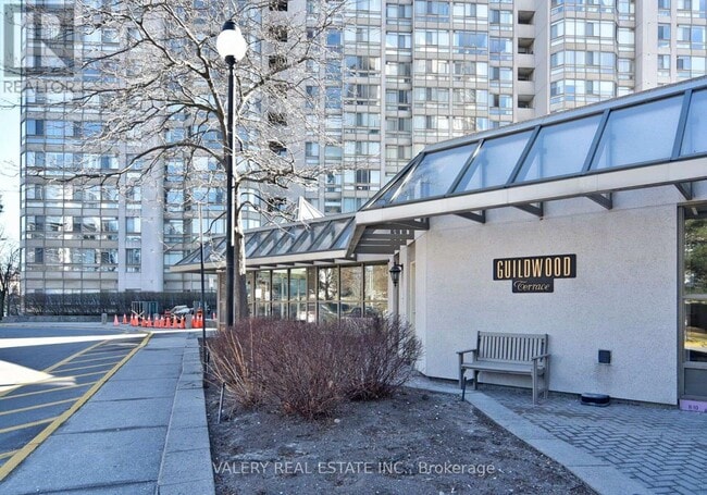 Photo du bâtiment - 3233 Eglinton Ave E