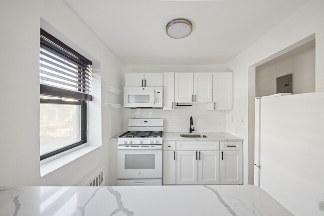 Building Photo - 165 Vroom St