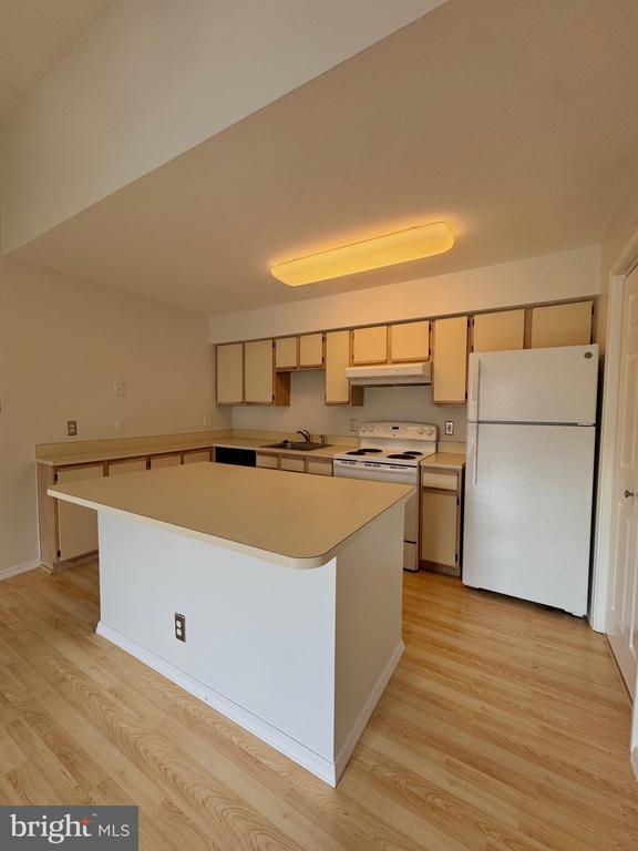 Foto del edificio - 3306 Wyndham Cir