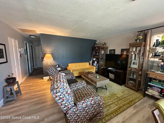 Foto del edificio - 4406 Sherwood Blvd