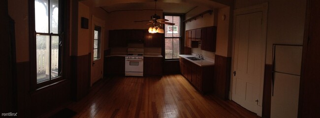 Building Photo - 2462 Fairview Ave