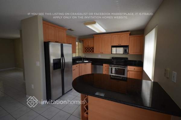 Building Photo - 4661 SW 151st Ave