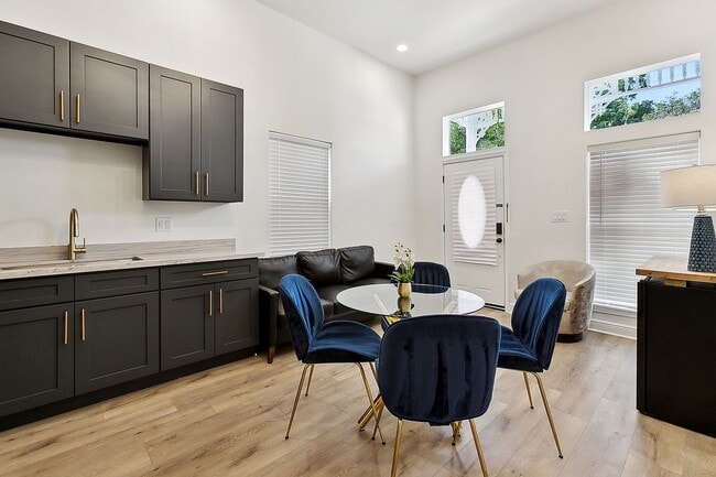 Foto del edificio - 2548 N Galvez St