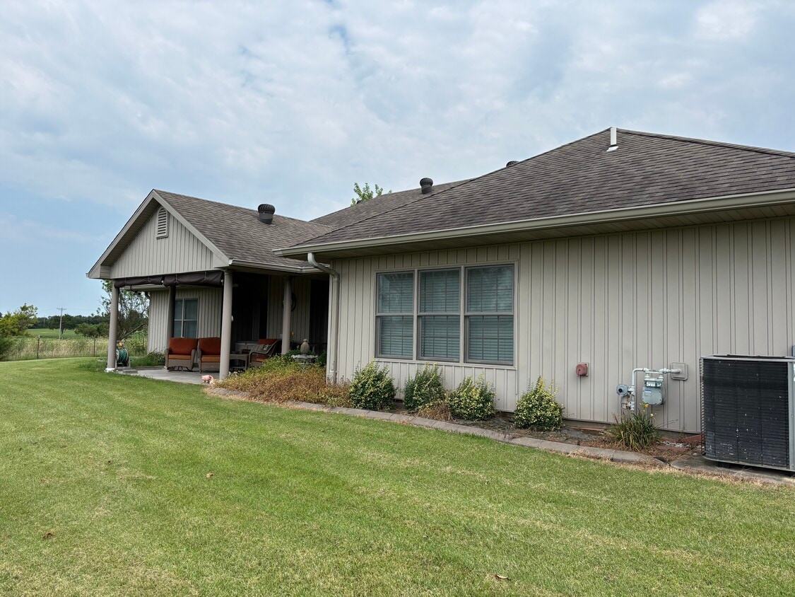 Building Photo - 5225 E Dee Woods Rd