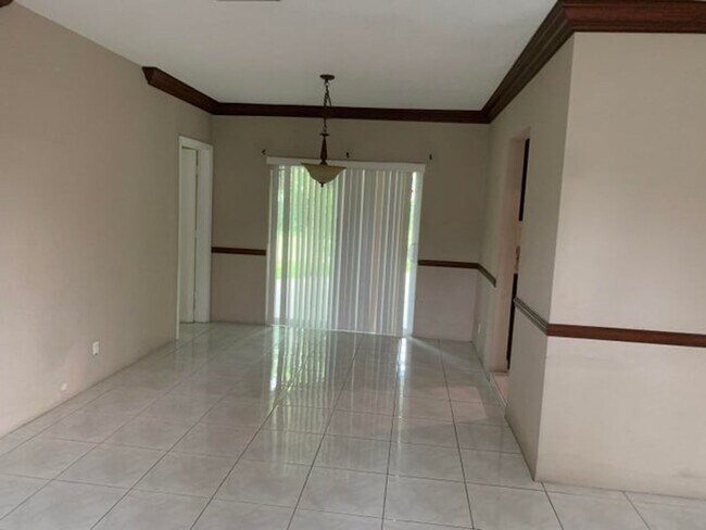 Foto del edificio - 3296 NW 41st St