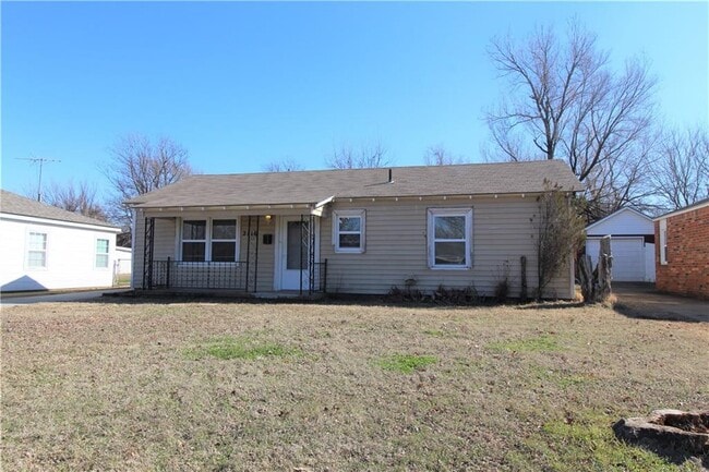 Building Photo - 2116 Stevens Dr