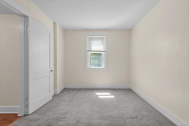 Building Photo - 915 Chartiers Ave