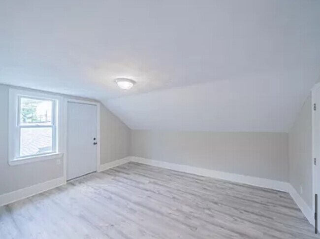 Living Room - 435 N Broadway