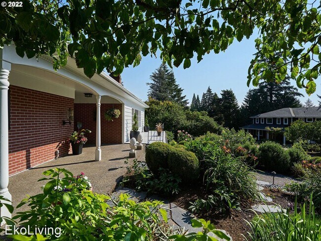 Building Photo - 4 br, 3 bath House - 4901 SW Humphrey Park...