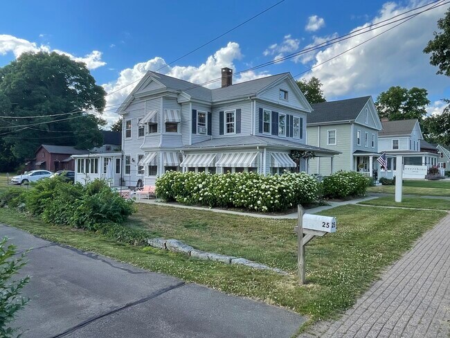 Foto del edificio - 1023 Boston Post Rd