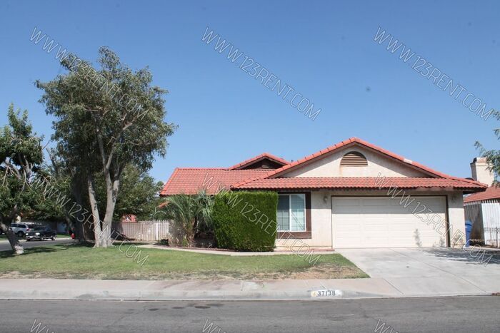 Primary Photo - 4BD/ 2BD HOUSE EAST PALMDALE / RECENTLY RE...