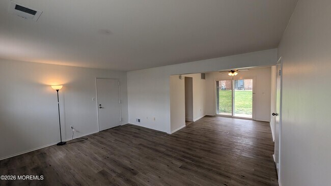 Foto del edificio - 226 Sawmill Rd