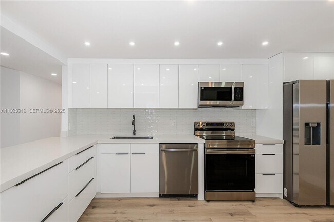 Foto del edificio - 2500 Parkview Dr