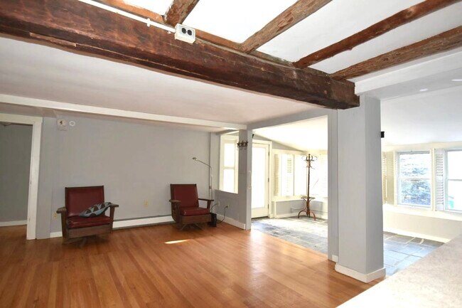 Building Photo - 5 Hanson Dr