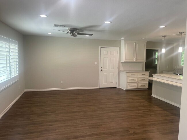 Foto del edificio - 1409 N Blair St