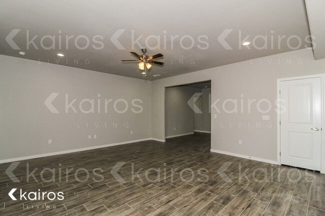 Building Photo - 2704 Destin Ave