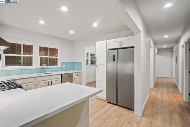 Foto del edificio - 3028 Colby St