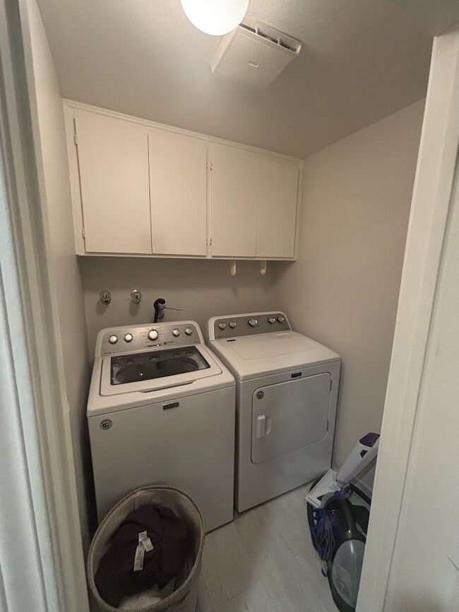 In Unit Washer/Dryer - 14050 Magnolia Blvd