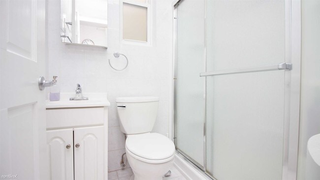 Building Photo - 2 br, 1 bath Apartment - 185 Withers St 1