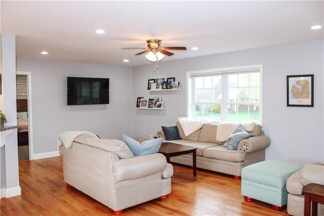 Building Photo - 25 Windward Dr