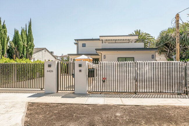 Foto del edificio - 6426 Varna Ave