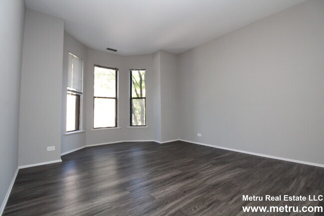 Building Photo - 807 W Willow St