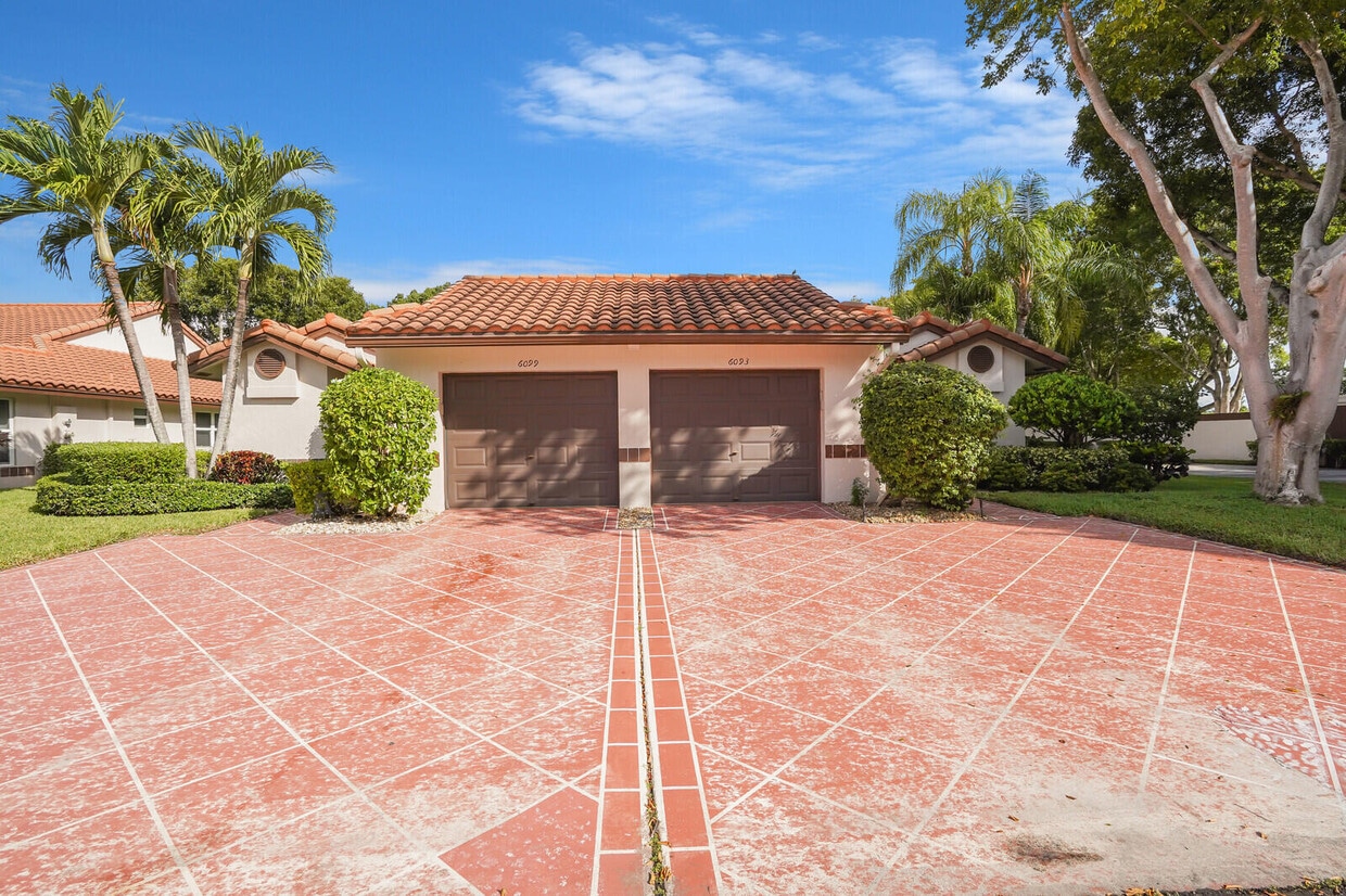 Foto principal - 6099 Waldwick Cir