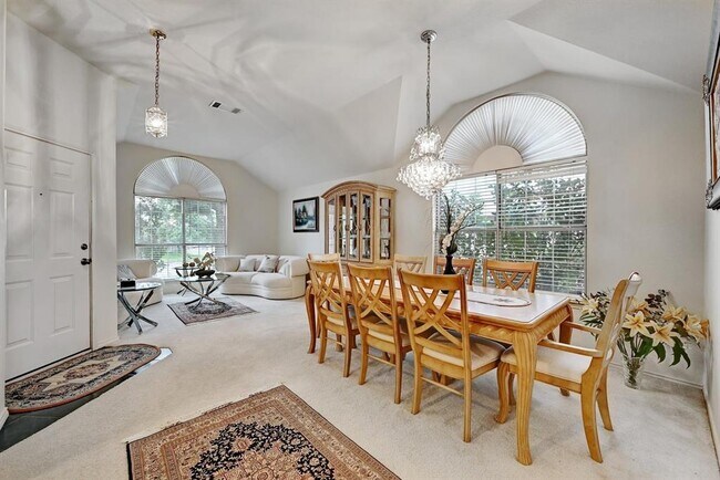 Building Photo - 15300 Quinley Dr