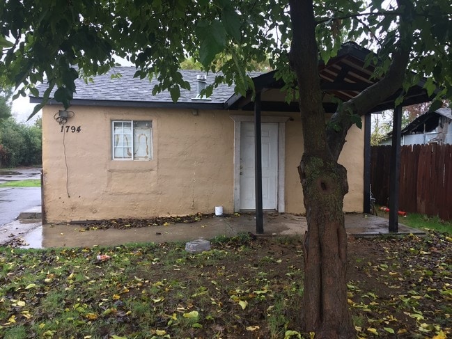 1st 1 Bedroom Unit - Olivehurst