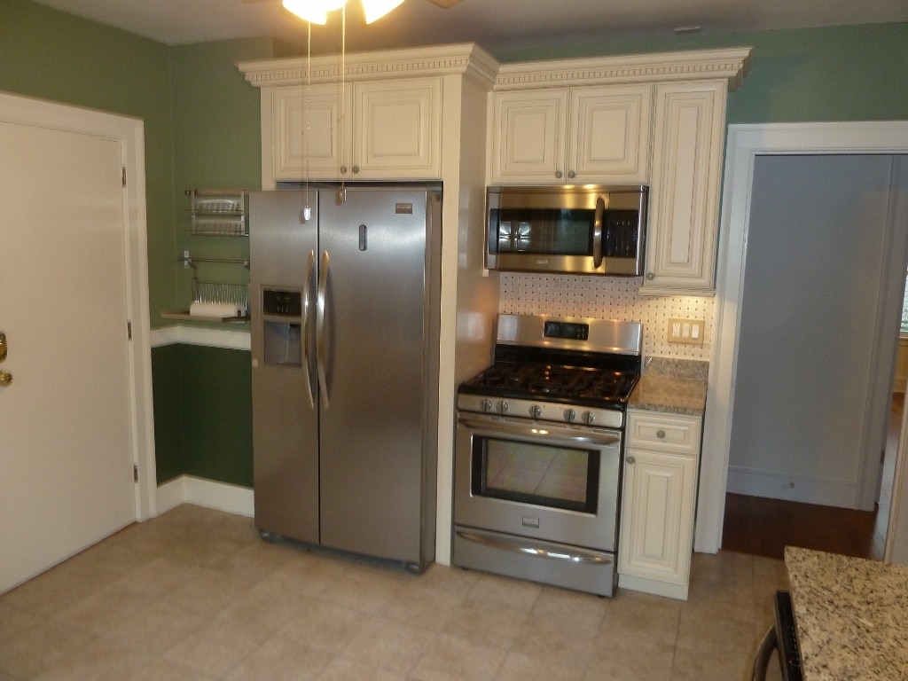 Kitchen Fridge Oven - 36 S Highland St