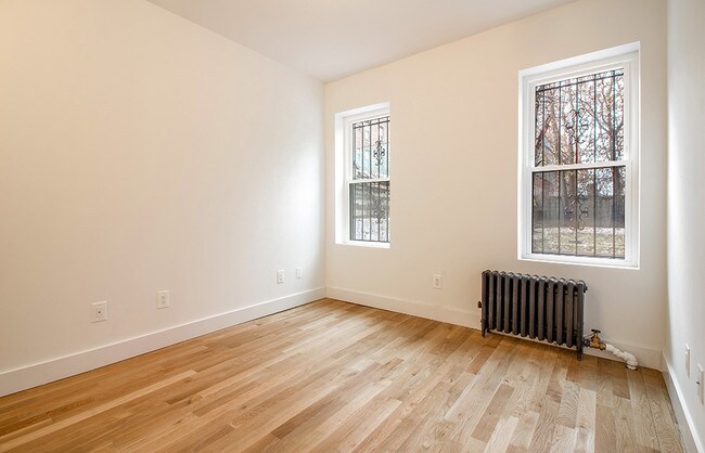 Building Photo - 322 E 151st St
