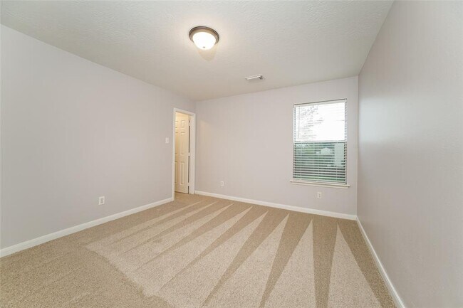 Foto del edificio - 12102 Ember Lake Rd