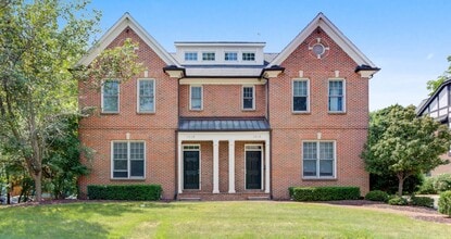 Building Photo - Victors Place 2