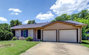 Building Photo - 1711 Cricket Hollow Dr