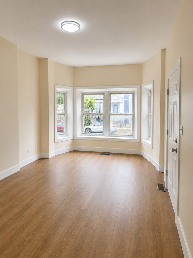 Building Photo - 1325 S Sawyer Ave
