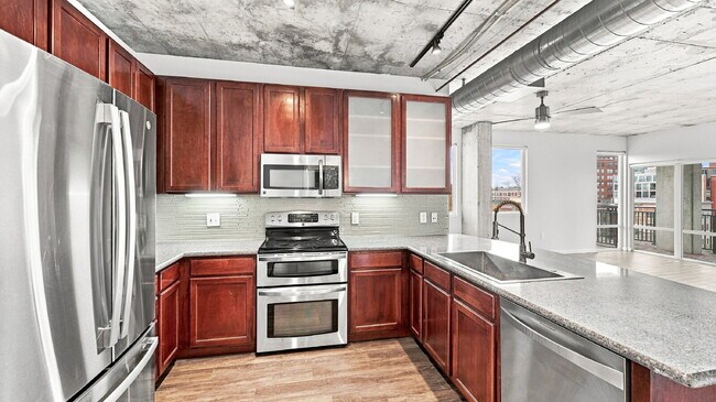 Foto del edificio - $2,820.95- 2 bed, 1 bath Condo in the heart of Denver with In Unit Laundry!