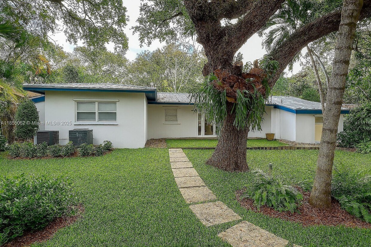 Foto principal - 3850 Crawford Ave
