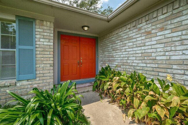 Building Photo - 15454 Runswick Dr