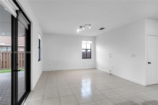 Foto del edificio - 9925 NW 10th St