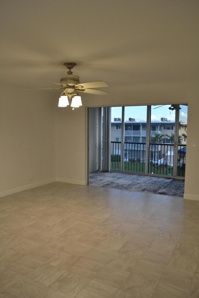 Foto del edificio - 124 Shore Ct