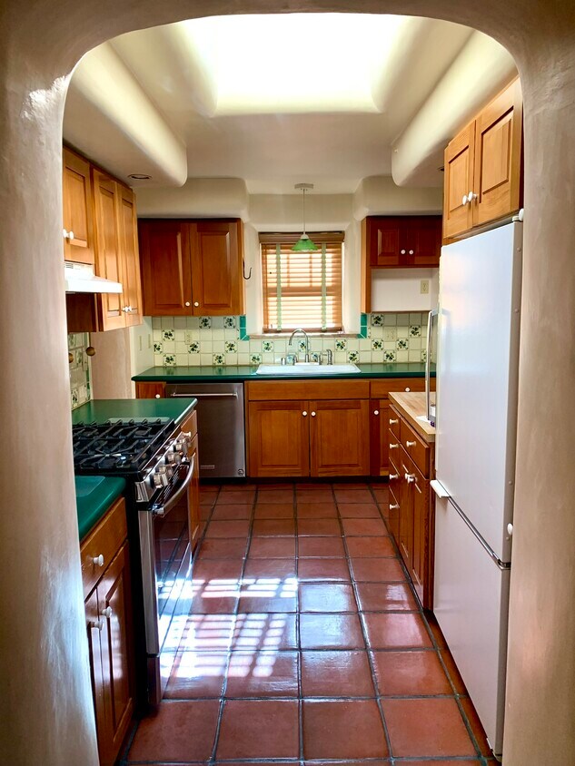 Primary Photo - 112 Elena St