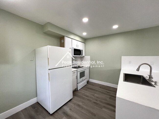 Building Photo - 42ndAve3916