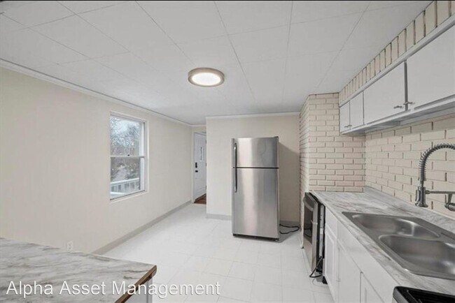 Building Photo - 3 br, 1 bath House - 2 Willow Street