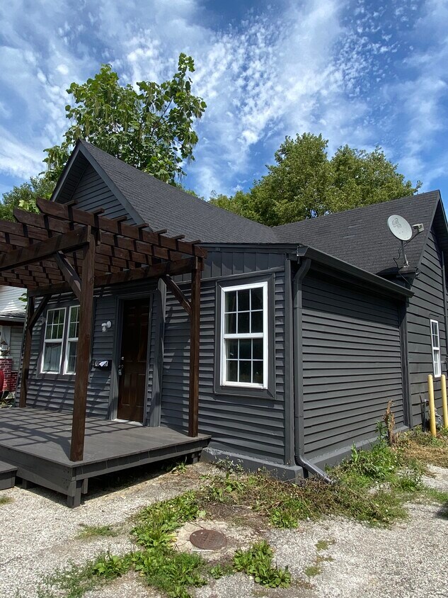 Foto principal - 1033 N Belmont Ave