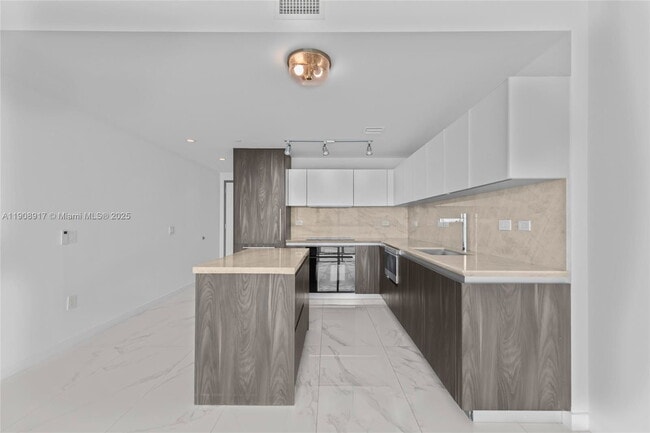 Foto del edificio - 3131 NE 7th Ave