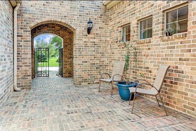 Building Photo - 14510 Tivoli Dr