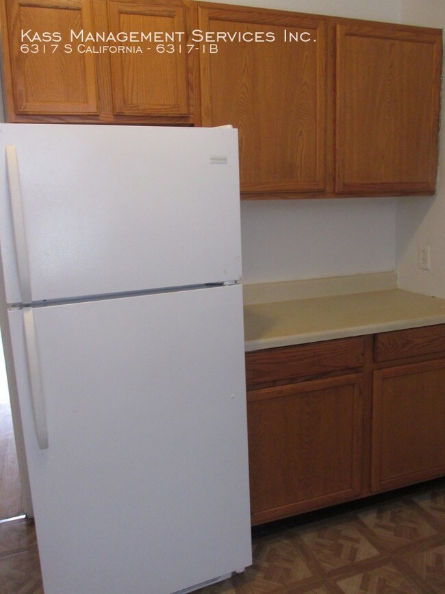 Building Photo - Nice 2BR w/Heat! 1st Floor (63rd California)