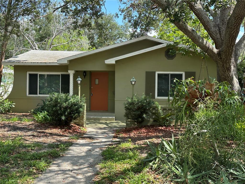 Foto principal - 215 24th Ave N