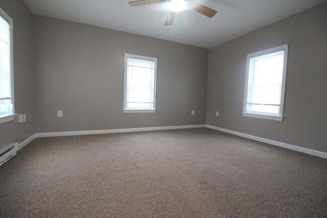 Building Photo - 143 Elm St