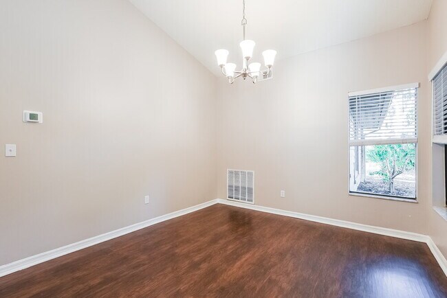 Building Photo - 1185 Newton Ct